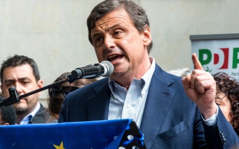 Regioni commissariate, Calenda “piccona” il Governo (ma strizza l’occhio al Centrodestra)