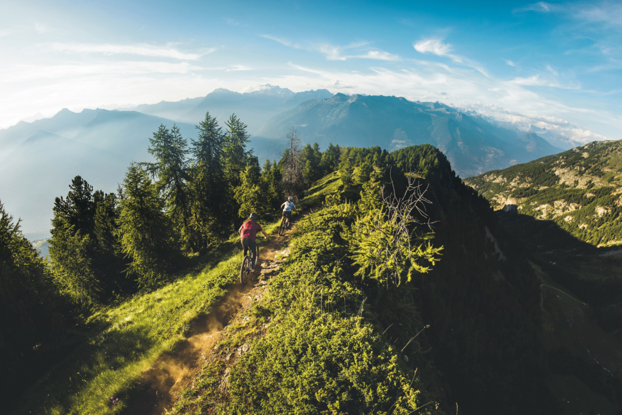 Pila, dove la montagna incontra la storia Natura, trekking e MTB a 18 minuti da Aosta