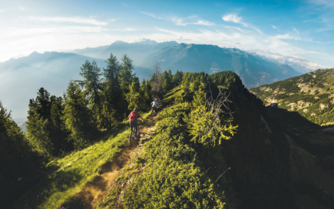 Pila, dove la montagna incontra la storia Natura, trekking e MTB a 18 minuti da Aosta