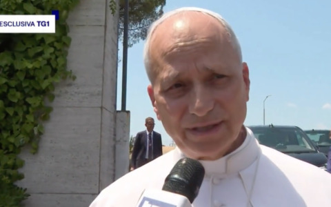 Prima intervista del Papa, Prevost sceglie il Tg1: “Troppi gli innocenti che stanno morendo a causa dei conflitti”