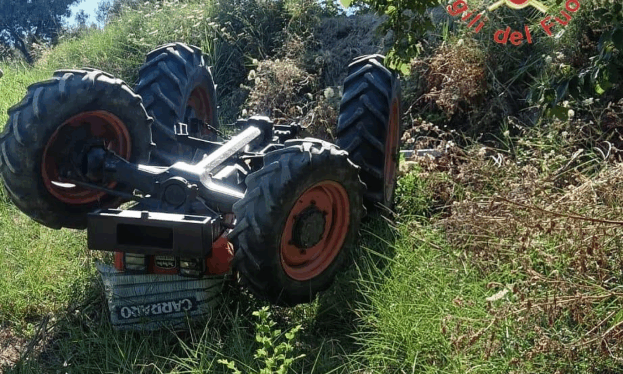 Agricoltore schiacciato da un trattore, muratore cade da un balcone: tre morti sul lavoro in un giorno