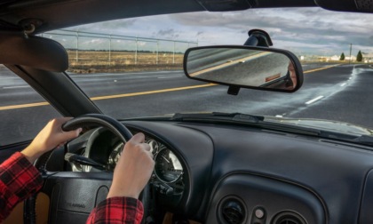 Le case automobilistiche voglio produrre veicoli senza più autoradio, la Agcom: "A rischio democrazia e informazione"