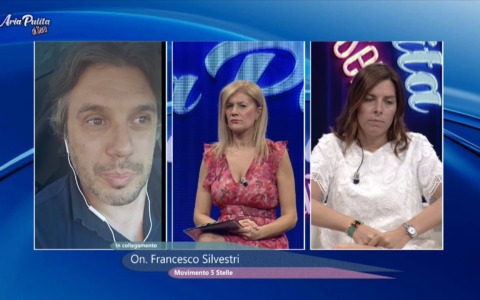 Silvestri (M5S): “Armi e sottomissione, a caro prezzo”