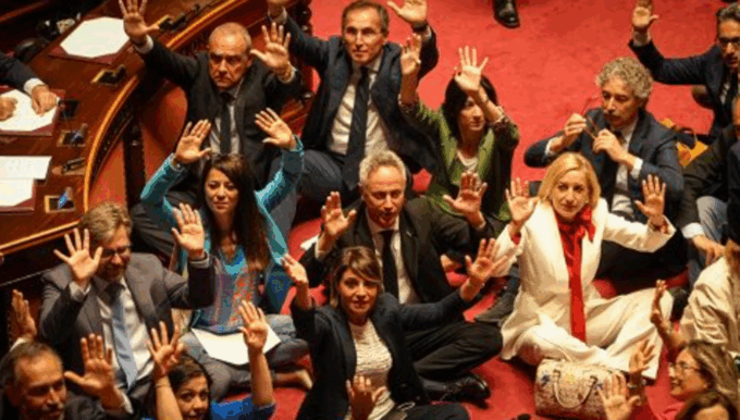 Il Senato approva il Decreto Sicurezza in un clima infuocato: rissa sfiorata