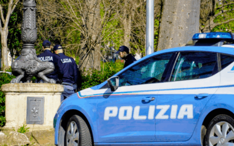 Anziano uccide la moglie malata, poi tenta di togliersi la vita