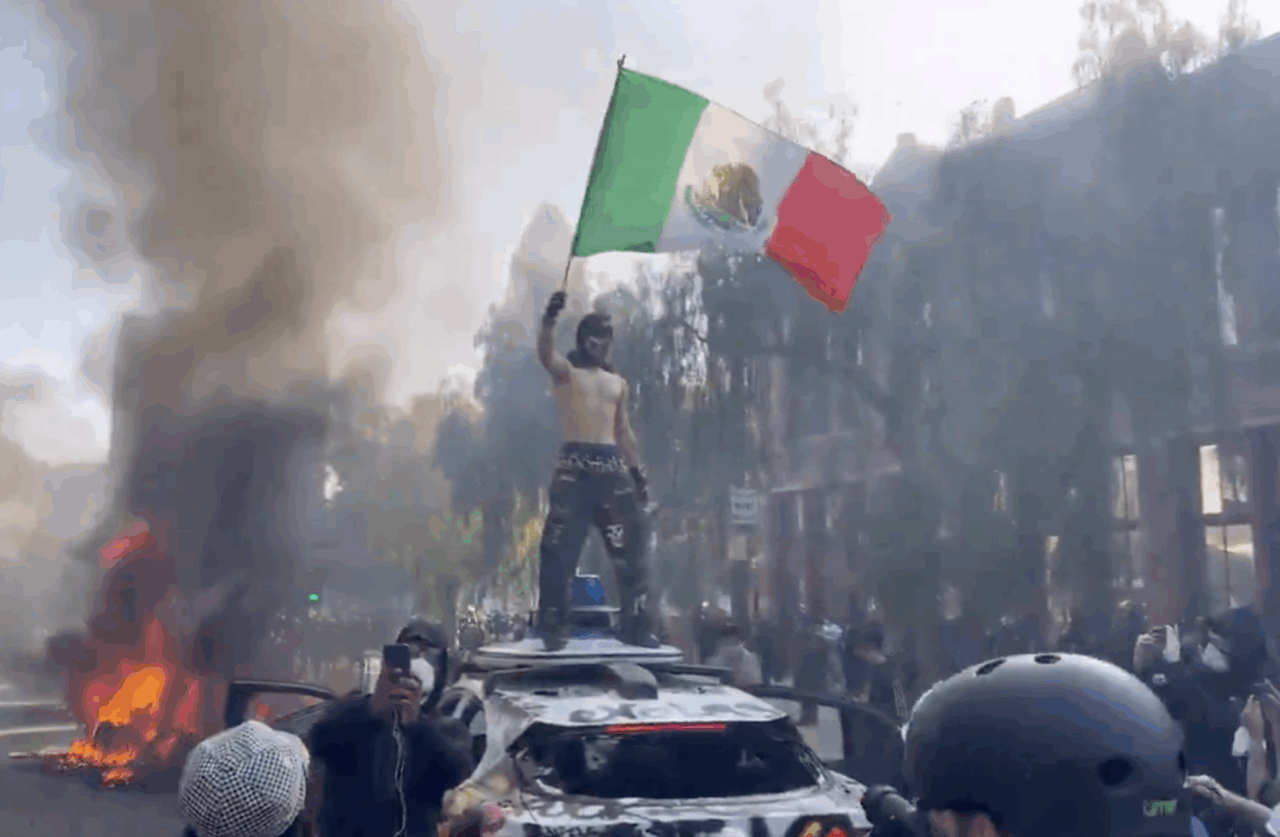 Scontri a Los Angeles dopo i raid anti-migranti: Trump invia i Marines e scatena la polemica