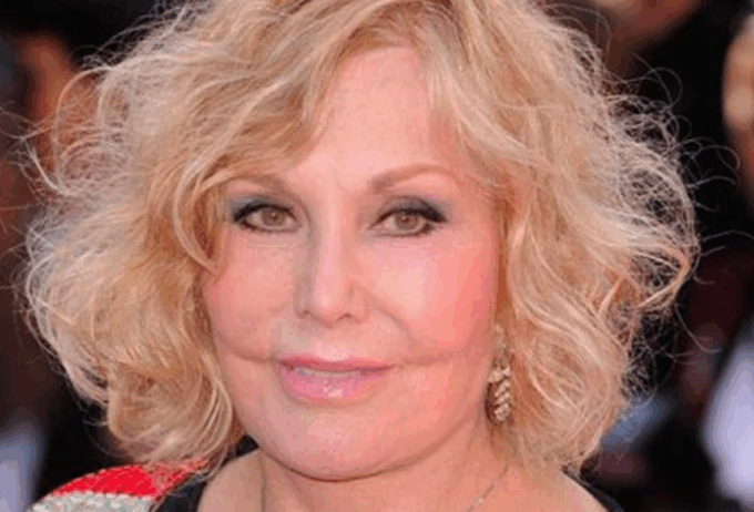 Leone d'Oro alla Carriera a Kim Novak: enigmatica incantatrice di cineasti, "troppo fragile" per la fama