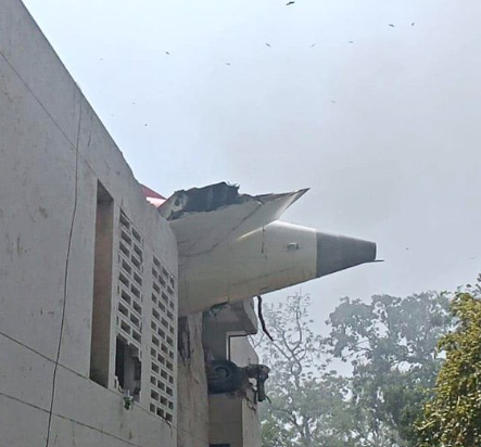 Schianto Air India: un solo (miracolato) superstite. Le ipotesi dietro la tragedia e i posti "più sicuri"