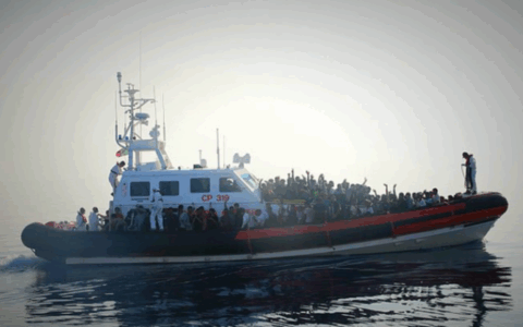 Lampedusa: in 24 ore 14 sbarchi con 655 migranti