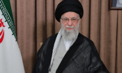 Iran, Khamenei tuona dopo l'ultimatum di Trump: "Danni irreparabili se Usa attaccano"
