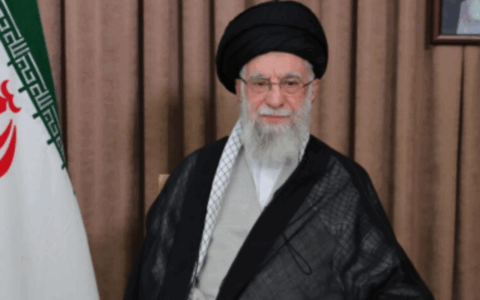 Iran, Khamenei tuona dopo l’ultimatum di Trump: “Danni irreparabili se Usa intervengono”