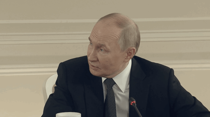 Putin sul riarmo europeo: "Non è una minaccia". E si dice pronto a incontrare Zelensky