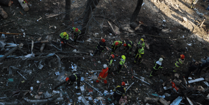 350 droni russi e 12 missili sull'Ucraina, 8 morti