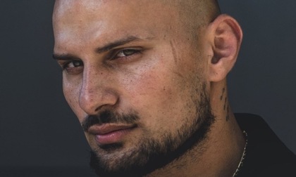 Filip Simaz, dal ring di "Ciao Darwin" a alle pagine di "Come Quando Fuori Piove": il giovane showman si racconta nel suo primo libro