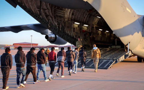 Trump rincara: “Deporteremo a Guantanamo 9mila migranti” (italiani ed europei compresi)