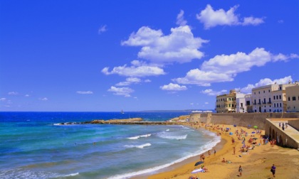 Estate 2025 al via: a giugno più persone in vacanza ma diminuiscono i giorni