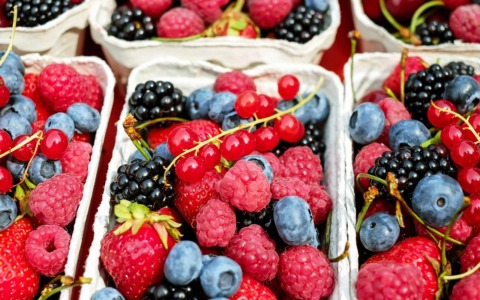 Cheesecake senza cottura ai frutti di bosco: la ricetta