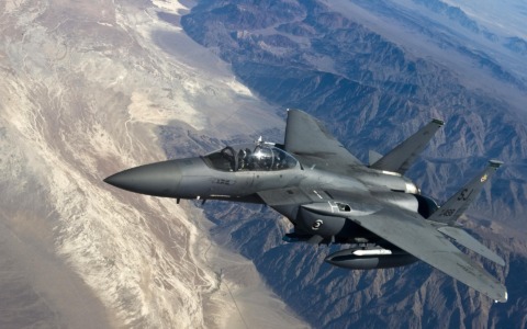 Ucraina sotto attacco, Varsavia schiera i jet: cresce la tensione ai confini NATO