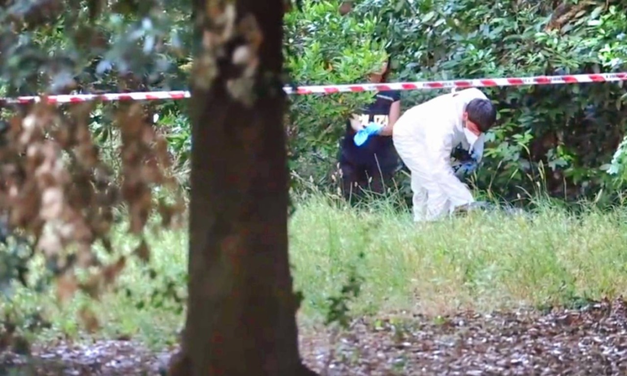 Il giallo di Villa Pamphili, chi sono la mamma e la neonata trovate morte e chiuse nei sacchi?