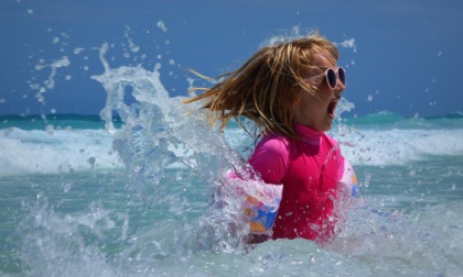 Sicurezza in acqua, i consigli per prevenire gli annegamenti fra i bambini
