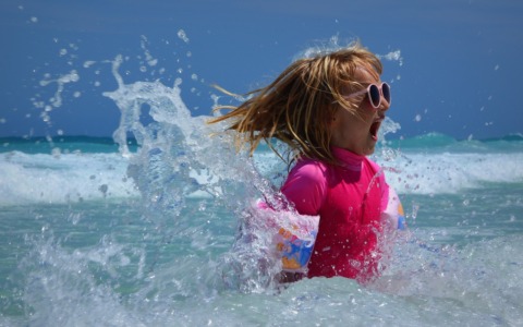 Sicurezza in acqua, i consigli per prevenire gli annegamenti fra i bambini