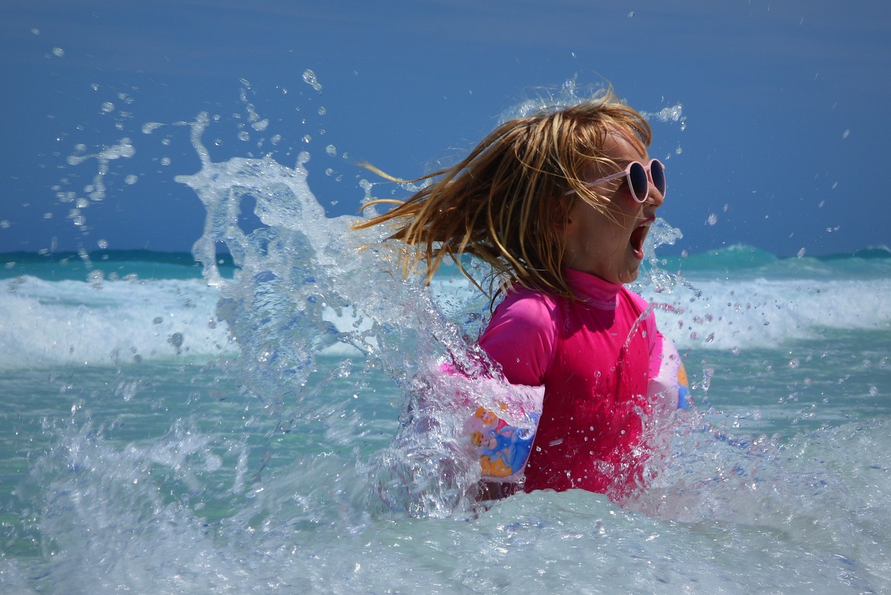 Sicurezza in acqua, i consigli per prevenire gli annegamenti fra i bambini