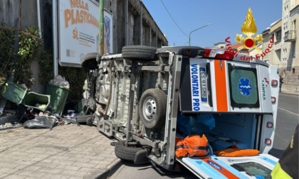 Ambulanza tampona un Tir, morti passeggero e volontario del 118
