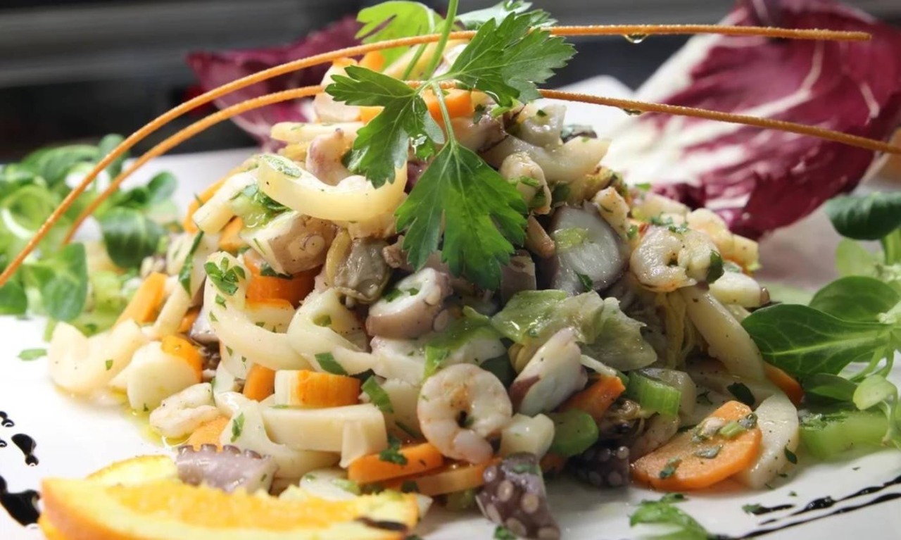 Listeria nell’insalata di mare: prodotto e lotti ritirati (da non mangiare)