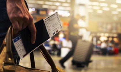 Il Parlamento Europeo: "Il bagaglio a mano dev'essere gratuito e incluso nel prezzo del biglietto aereo"