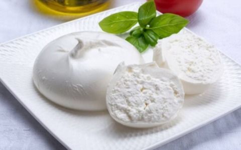 Mozzarella di bufala ritirata dai supermercati: prodotto e lotti richiamati