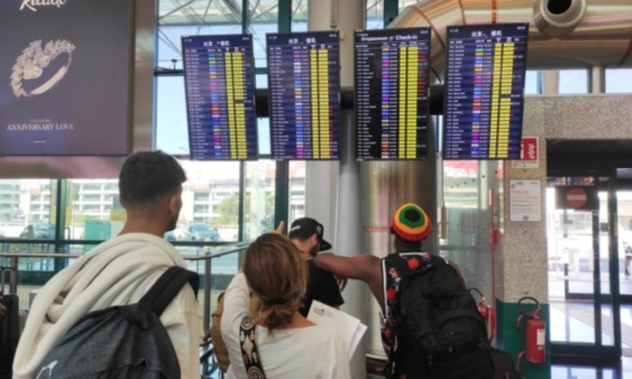 Rimborsi per voli cancellati o in ritardo: il Codacons contro le nuove regole (tempi più lunghi e importi ridotti)