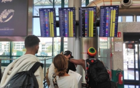 Rimborsi per voli cancellati o in ritardo: il Codacons contro le nuove regole (tempi più lunghi e importi ridotti)