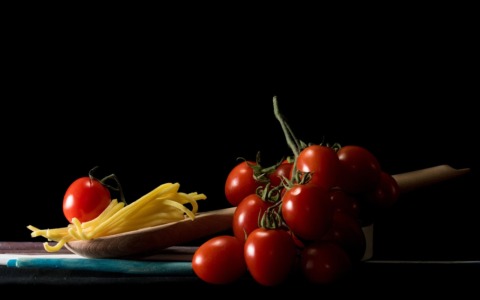 Pasta fredda estiva con verdure e mozzarella