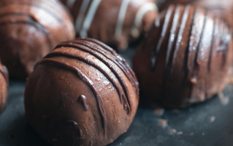 Salmonella nei tartufi dolci: i prodotti e i lotti a rischio (da non mangiare)