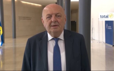 Energia, Pichetto: “L’Italia aderisce all’alleanza Ue sul nucleare, torneremo a energia atomica”