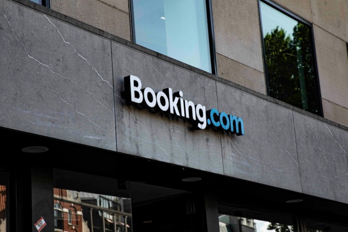 Da Como a Padova: gli albergatori italiani si “ribellano” allo stradominio di Booking