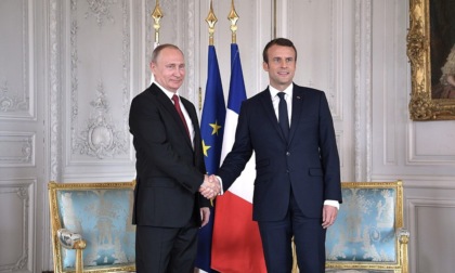 Prima telefonata fra Macron e Putin: che cosa si sono detti