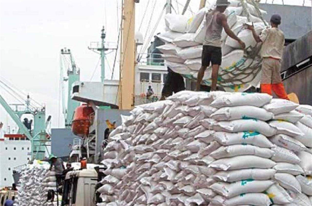 Ogni tre giorni l’Unione europea lancia un’allerta alimentare per riso d’importazione contaminato