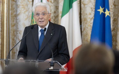 Mattarella torna sul sovraffollamento: “Carceri invivibili, fermiamo i suicidi”