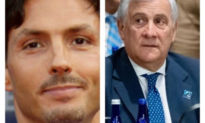 Tajani "sfigato" e mazziato (da Berlusconi): "So di dargli un colpetto, ma lo ius scholae non è una priorità"
