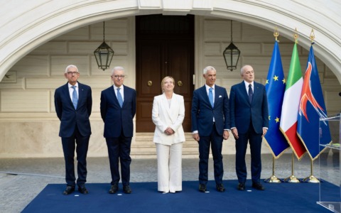 Nuovi agenti dell’Intelligence, Meloni elogia gli eroi silenziosi: “Atto d’amore per la patria”