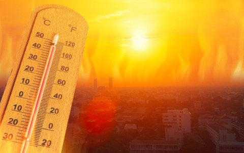 “Fa caldo Governo ladro”, ora le temperature infernali sono colpa della premier e dell’Esecutivo