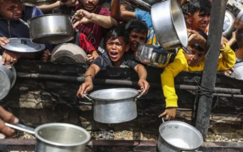 Anche l’Italia si unisce ai lanci aerei di aiuti su Gaza