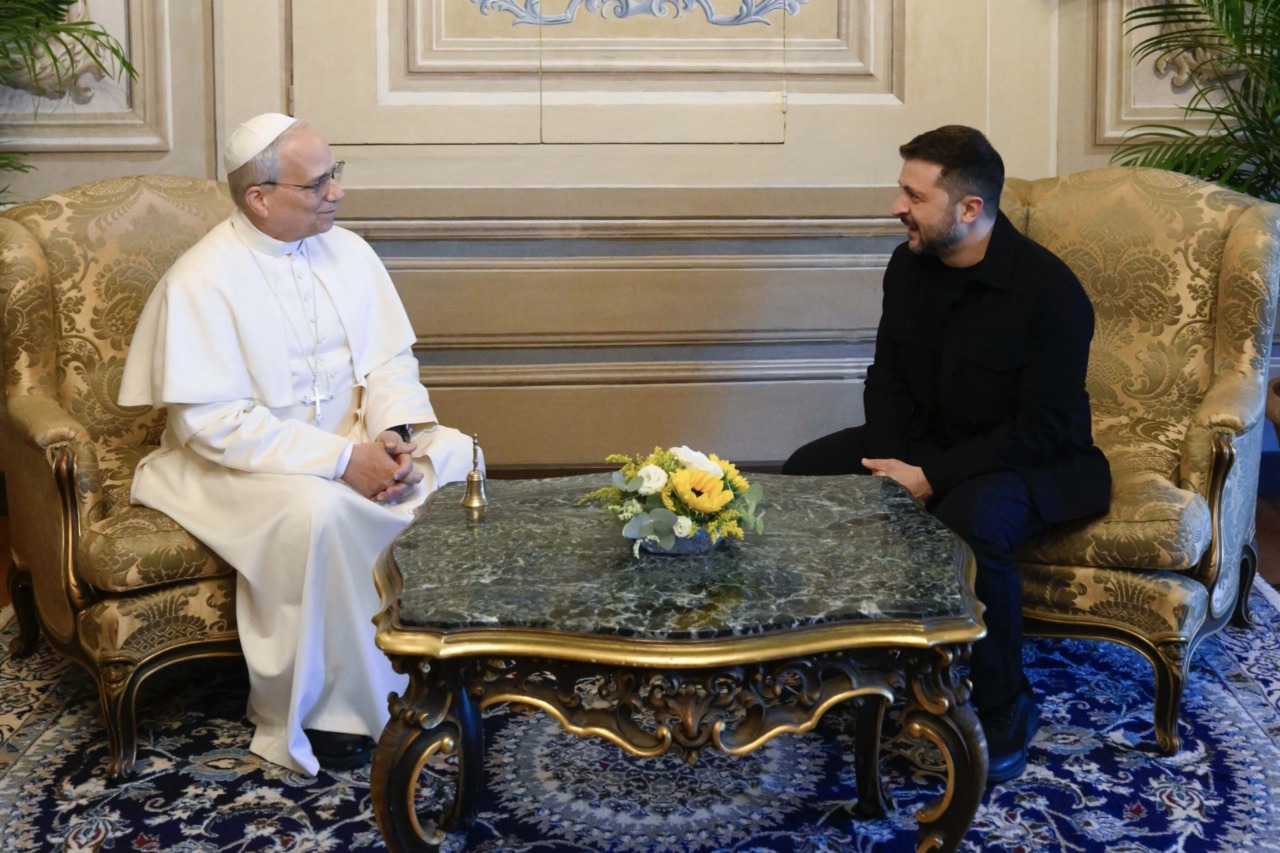 Papa Leone a Zelensky: “Se Putin accetta, Vaticano a disposizione per summit di Pace”