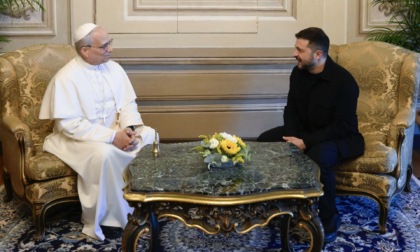 Papa Leone a Zelensky: "Se Putin accetta, Vaticano a disposizione per summit di Pace"
