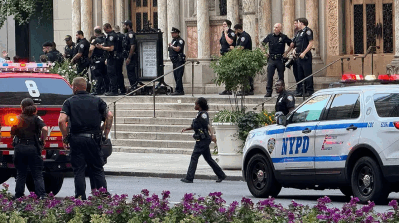 Sparatoria a New York, nel grattacielo sede di Blackstone: 27enne uccide 4 persone e si toglie la vita