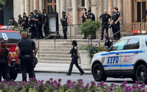 Sparatoria a New York, nel grattacielo sede di Blackstone: 27enne uccide 4 persone e si toglie la vita