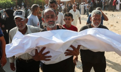 Israele attacca campo profughi a Gaza: più di trenta morti. Dall'inizio della guerra 60.000 vittime