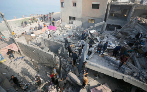 I carri armati di Israele bombardano anche l’Onu a Deir Al Balah