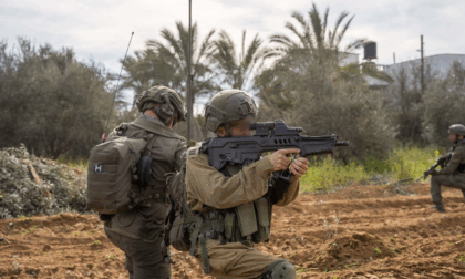 Drusi israeliani entrano in Siria, l'Idf spara sul quartier generale delle forze armate di Damasco